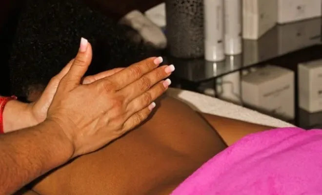 Institut de beauté pour massage ayurvédique au Port, Le Port, Aux Herbes Sauvages